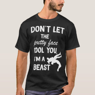 T-shirt ne laisse pas le joli visage ridiculiser le garçon