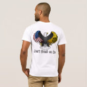 T-shirt "Ne marchez pas sur moi" (Eagle noir) (Dos entier)