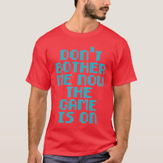 T-shirt Ne me dérangez pas maintenant le jeu est sur garço