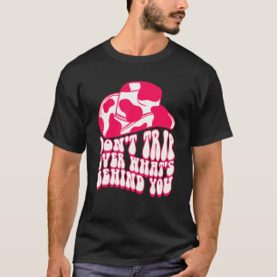 T-shirt Ne partez pas sur ce qui se cache derrière les fil