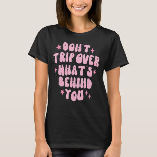T-shirt Ne pas trébucher sur ce qui se cache derrière votr