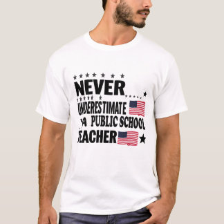 T-shirt Ne sous-estimez jamais le drapeau d'un enseignant 