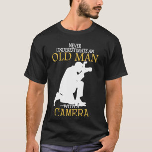 T-shirt Ne sous-estimez jamais le vieil homme avec