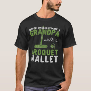 T-shirt Ne sous-estimez jamais un grand-père avec un malle