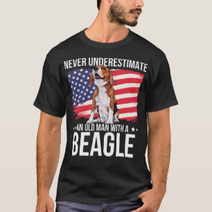 T-shirt Ne sous-estimez jamais un vieil homme avec un Beag