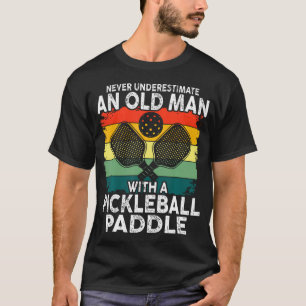 T-shirt Ne sous-estimez jamais un vieil homme avec un Pick