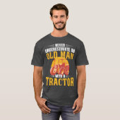 T-shirt Ne sous-estimez jamais un vieil homme avec un trac (Devant entier)