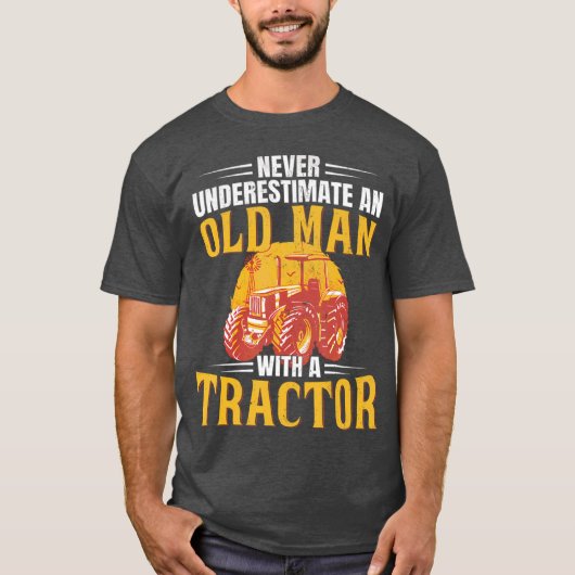 T-shirt Ne sous-estimez jamais un vieil homme avec un trac (Devant)