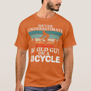 T-shirt Ne sous-estimez jamais un vieil homme sur un vélo
