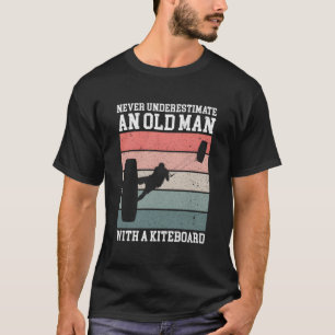 T-shirt Ne sous-estimez jamais un vieux avec un kitesurf K