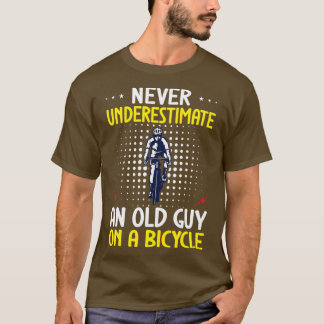 T-shirt Ne Sous-Estimez Jamais Un Vieux Gars Sur Un Cycli
