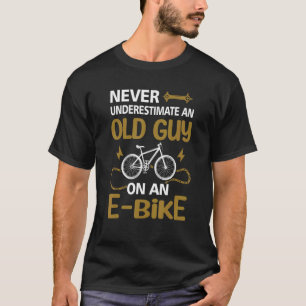 T-shirt Ne Sous-Estimez Jamais Un Vieux Gars Sur Un Électr