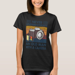 T-shirt Ne Sous-Estimez Jamais Un Vieux Homme Avec Une Pho