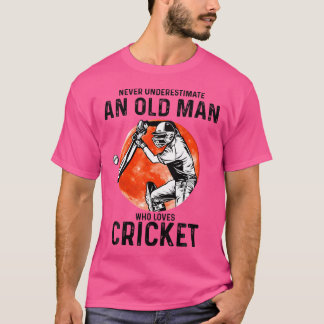T-shirt Ne Sous-Estimez Jamais Un Vieux Homme Qui Aime Le