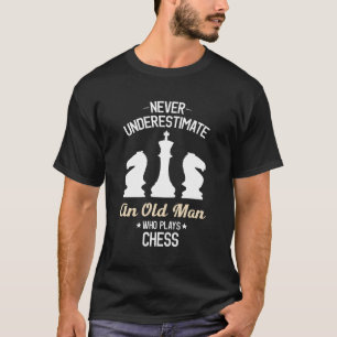 T-shirt Ne Sous-Estimez Jamais Un Vieux Qui Joue Aux Échec