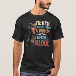 T-shirt Ne Sous-Estimez Jamais Une Femme Avec Cherokee Blo