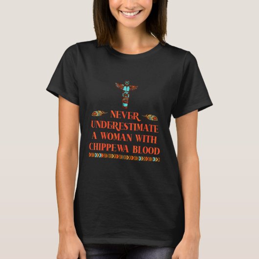 T-shirt Ne Sous-Estimez Jamais Une Femme Avec Du Chippewa (Devant)