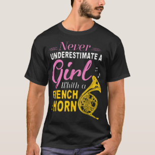 T-shirt Ne Sous-Estimez Jamais Une Fille Avec Une Femme De