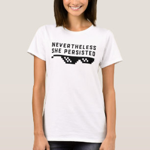 T-shirt Néanmoins, Elle A Persisté À Traiter Avec Elle Fém