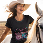 T-shirt Neon Look Disco Ball Party des années 70 Retro<br><div class="desc">Faites un tour dans les années 70 et faites la fête dans la nature avec cette boule de disco rétro "Bachelorette Disco Party" design en rose, bleu électrique et incluant texte rose et argent avec des étoiles rose, bleu et argent (pas de papier) - le tout sur un arrière -...</div>