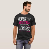T-shirt Never Underestimate A Gril Who Plays Lacrosse Lacr (Devant entier)