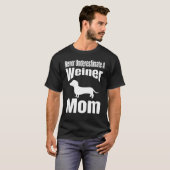 T-shirt Never Underestimate A Weiner Mom Dog Lover Owner F (Devant entier)