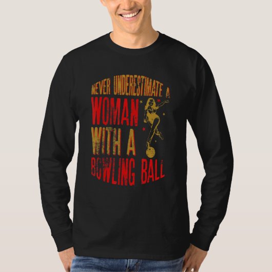 T-shirt Never Underestimate A Woman With A Bowling Ball Fu (Devant)