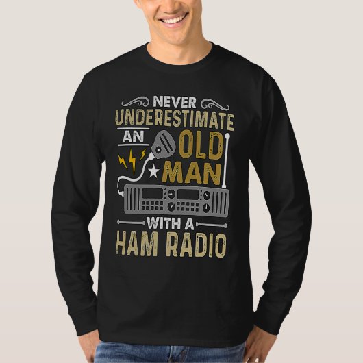 T-shirt Never Underestimate An Old Amateur Radio Operator (Devant)