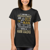 T-shirt Never Underestimate An Old Amateur Radio Operator (Devant)