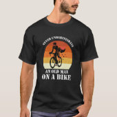T-shirt Never Underestimate An Old Man On A Bike Fun Bicyc (Devant)
