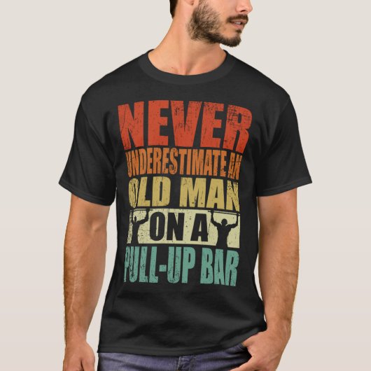 T-shirt Never Underestimate An Old Man On A Pull Up Bar Re (Devant)