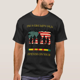 T-shirt Never Underestimate An Old Man Who Is