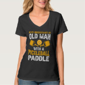 T-shirt Never Underestimate An Old Man With a Pickleball P (Devant)