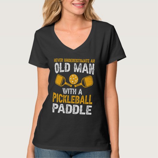 T-shirt Never Underestimate An Old Man With a Pickleball P (Devant)