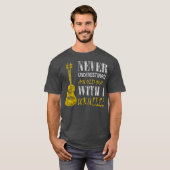 T-shirt Never underestimate an old man with a ukulele (Devant entier)