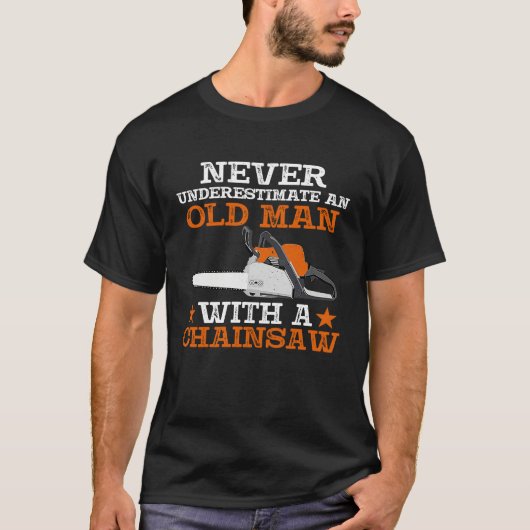 T-shirt Never Underestimate An Old Man With Chainsaw Lumbe (Devant)
