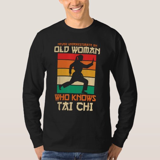 T-shirt Never Underestimate An Old Woman Who Knows Tai Chi (Devant)