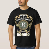 T-SHIRT NEVER_UNDERESTIMATE_POWER_OF_A_ROMEO (Devant)