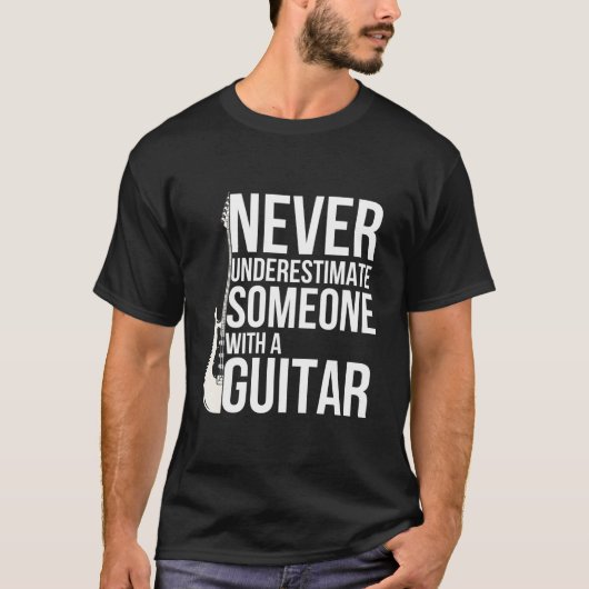 T-shirt Never Underestimate Someone With A Guitar Players (Devant)