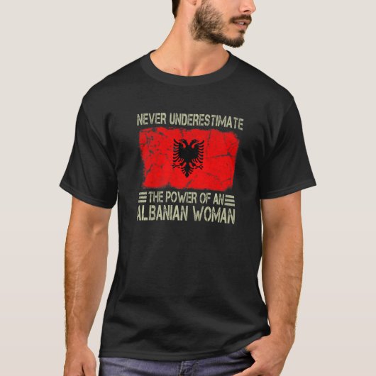 T-shirt Never Underestimate The Power of an Albanian Woman (Devant)