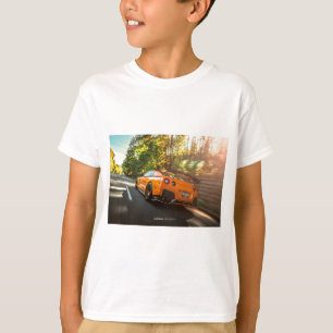 T-shirt Nissan GT-R orange déchirant par des rues de