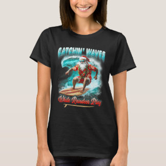 T-shirt Noël en juillet Surfant Santa Attrapant des Vagues