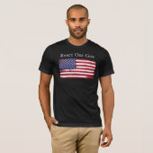 T-shirt noir avec le drapeau et remis à zéro notre (Devant entier)