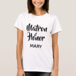 T-shirt Noir Décontracté Script Matron d'honneur Monogramm<br><div class="desc">T-shirt monogramme de typographie branché. Moderne et élégant, ce design personnalisé comprend le texte "Matron d'honneur" en écriture de script décontracté et un champ de texte modifiable pour un nom dans élégante sans serif en noir. Personnalisez facilement ce design pour qu'il corresponde à votre style en cliquant sur "Customiser" pour...</div>