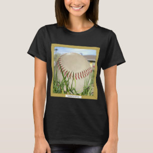 T-shirt noir design graphique "Softball in Grass"