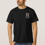 T-shirt Nom du monogramme de la valeur de trois couleurs p<br><div class="desc">LAYERING UNIQUE DU MONOGRAM — regardez attentivement et vous verrez trois couleurs, ce qui lui donne une sensation de profondeur. Personnalisé en plus avec le prénom. Idée spéciale pour un cadeau ou vous pouvez juste profiter pour vous-même! Si vous avez des questions de conception ou une demande spéciale, veuillez envoyer...</div>