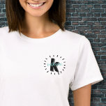 T-shirt Nom moderne simple Monogramme initial<br><div class="desc">Un monogramme simple mais amusant mignon et moderne avec initiales et nom dans un détail en cercle. Un style simple noir et blanc, mais vous pouvez changer n'importe quelle couleur pour en faire votre propre. Ajoutez un motif derrière, ou gardez simplement une couleur simple. Il se peut que votre initiale...</div>