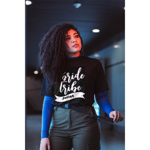 T-shirt Nom personnalisé Ruban moderne Script Bride Tribe