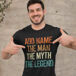 T-shirt Nom personnalisé Vintage Le Mythe de l'homme Légen<br><div class="desc">Nom Personnalisé Vintage Le Mythe Homme Légende. Attrapez ce Drôle design de dire customisé,  dans le thème vintage avec des couleurs rétro maintenant,  et faites-en un cadeau parfait pour votre membre de famille,  ami ou collègue,  à porter sur les jours fériés ou sur toute activité quotidienne.</div>