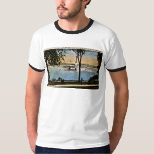 T-shirt Nord allant de paquebot sur la rivière de St
